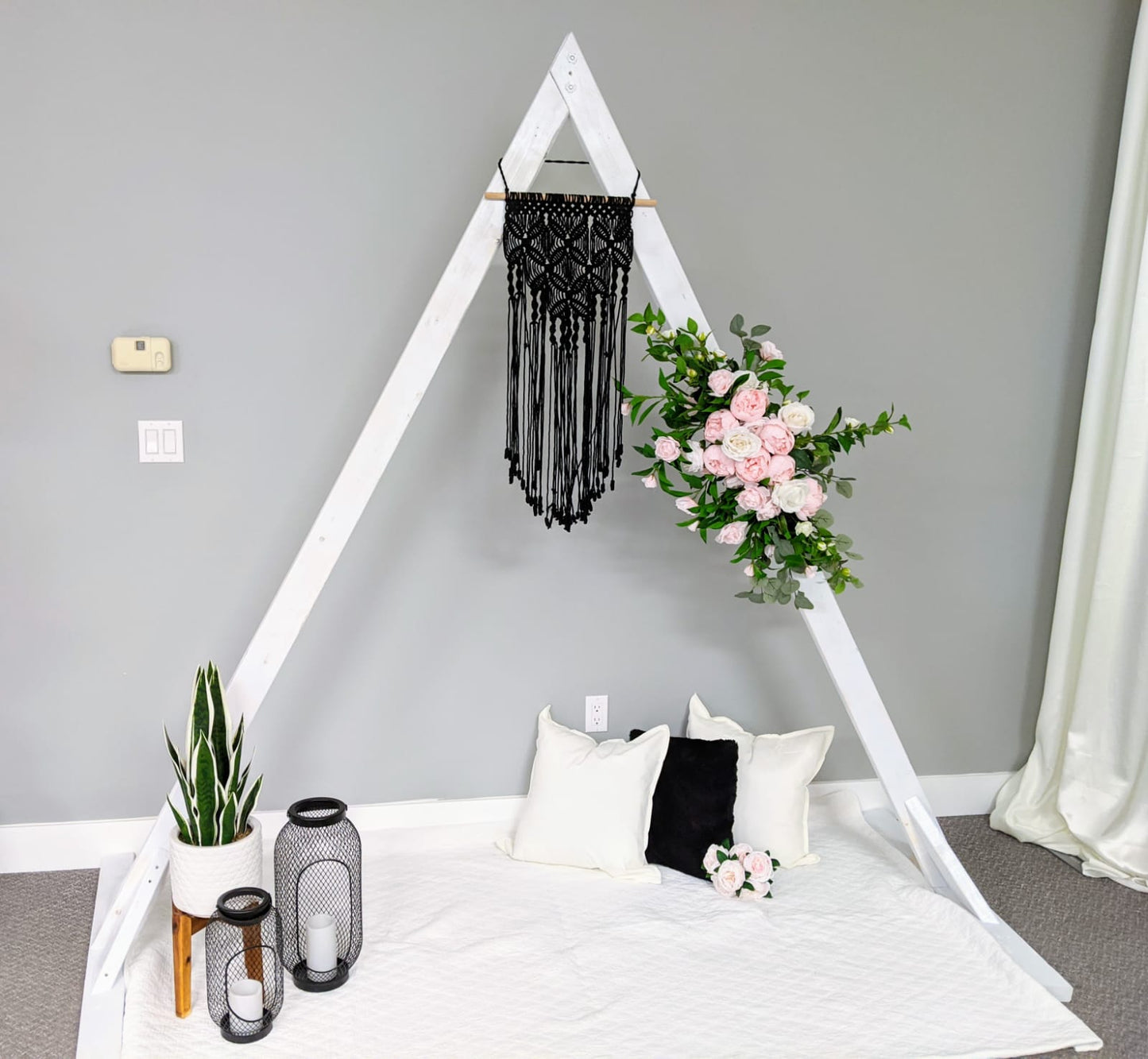 8FT WHITE TRIANGLE FRAME